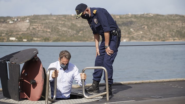 Σούδα: Ο Μητσοτάκης στο υποβρύχιο “Κατσώνης” – Τι συζήτησε με το πλήρωμα – ΦΩΤΟ