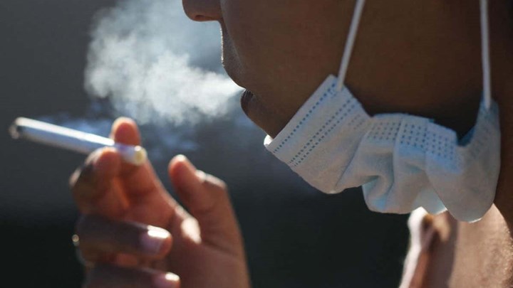 Τριπλός ο κίνδυνος πρόωρου θανάτου για όσους καπνίζουν από μικρή ηλικία
