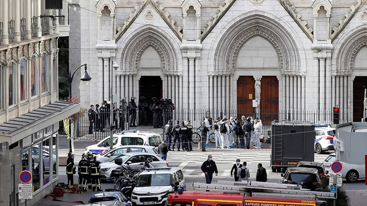 Φρίκη στη Γαλλία: Αποκεφάλισαν γυναίκα στη Νίκαια – Τρεις οι νεκροί από την επίθεση σε εκκλησία