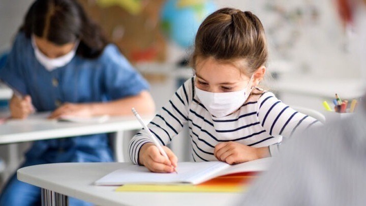 Γαλλία: Υποχρεωτική η χρήση μάσκας για τα παιδιά των δημοτικών σχολείων από 6 ετών και άνω