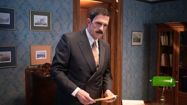 Άγριες Μέλισσες: Ο κλοιός γύρω από τον Δούκα στενεύει – Ποιος θα είναι αυτός που θα τον ανακαλύψει;