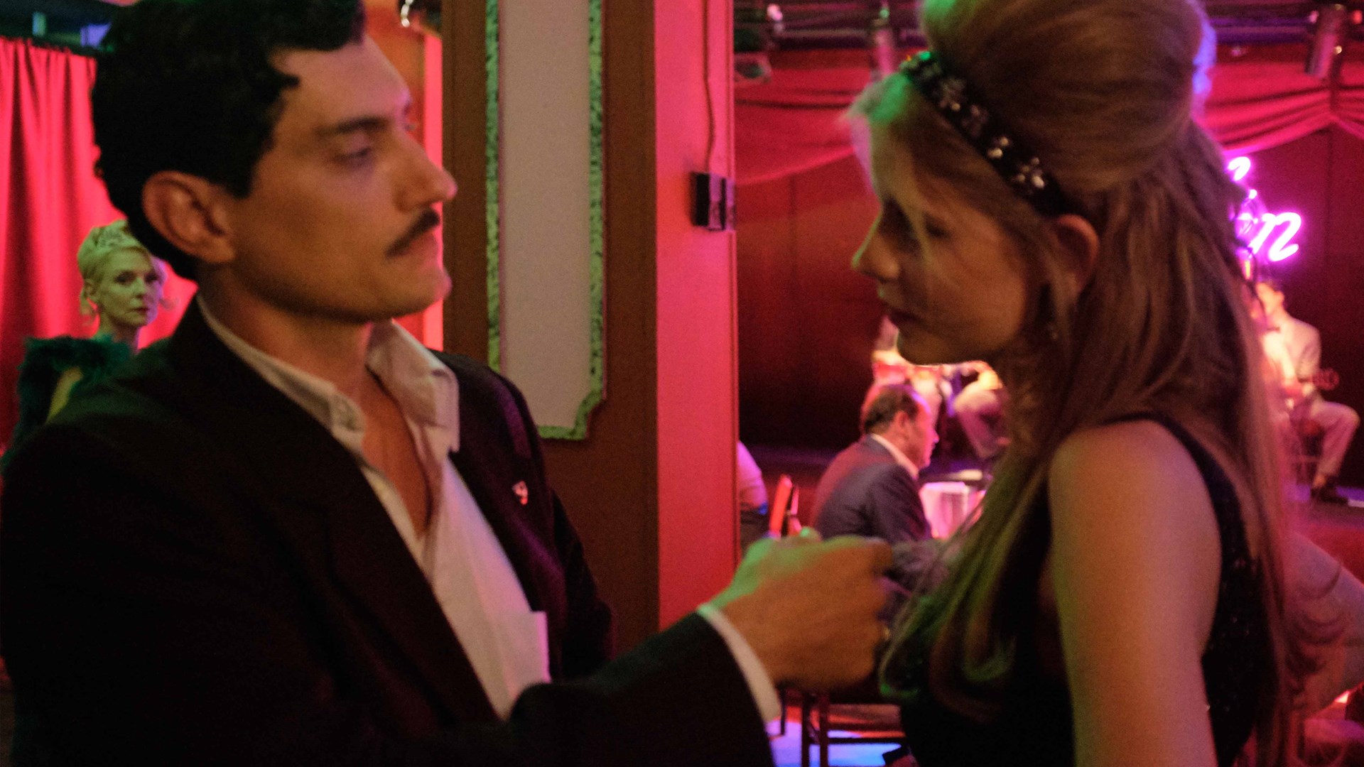 Άγριες Μέλισσες: Το Twitter σχολιάζει τον “γύπα” και την εθνική χήρα Ελένη – Τα καλύτερα memes- ΦΩΤΟ