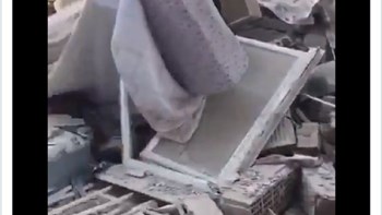 Σεισμός-Σμύρνη: Άνθρωποι καλούν μέσα από τα συντρίμμια για βοήθεια – ΒΙΝΤΕΟ