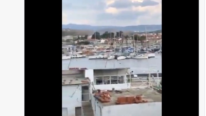 Εικόνες-σοκ στη μαρίνα του Τσεσμέ: Κότερα παρασύρονται στα ανοιχτά την ώρα του σεισμού – ΒΙΝΤΕΟ