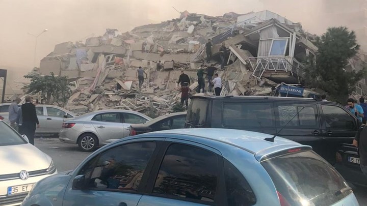 “Θρηνεί” η Τουρκία: Τουλάχιστον 24 οι νεκροί από τον σεισμό – Συνεχίζεται η αναζήτηση επιζώντων