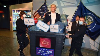 Βερολίνο: Το “Μαντάμ Τισό” πέταξε στα σκουπίδια το κέρινο ομοίωμα του Τραμπ