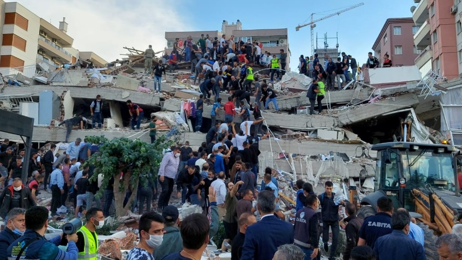 Τουρκία: Σε 25 ανήλθαν οι νεκροί στη Σμύρνη από τον σεισμό – Συνεχίζονται οι έρευνες για επιζώντες