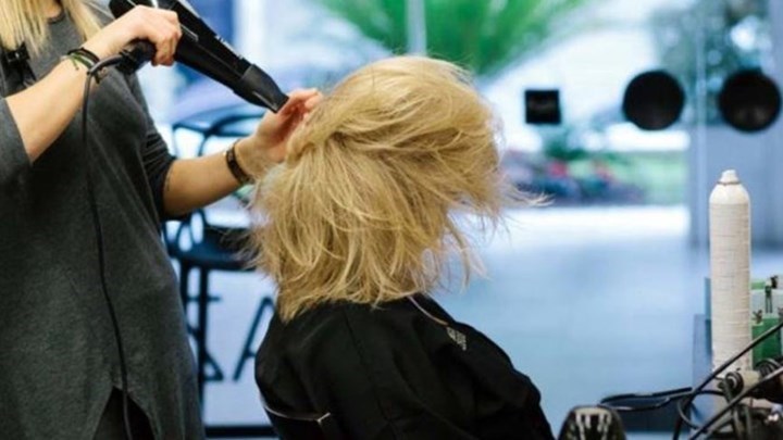 Κορονοϊός-Lockdown: Ανοικτά κομμωτήρια και κουρεία αυτό το Σαββατοκύριακο