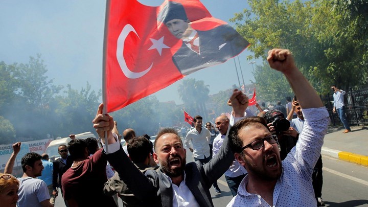 Γαλλία: Διαλύθηκαν οι «Γκρίζοι Λύκοι» – Τι αποφασίστηκε στο υπουργικό συμβούλιο