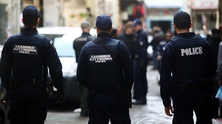 Θεσσαλονίκη: Έλεγχοι της αστυνομίας στην πλατεία Ευόσμου για συγχρωτισμό ατόμων