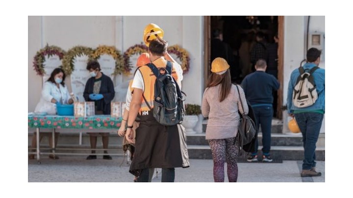 Σεισμός στη Σάμο: Ράγισαν καρδιές στο τελευταίο “αντίο” στον 17χρονο Άρη – Το «ευχαριστώ από καρδιάς» του πατέρα του