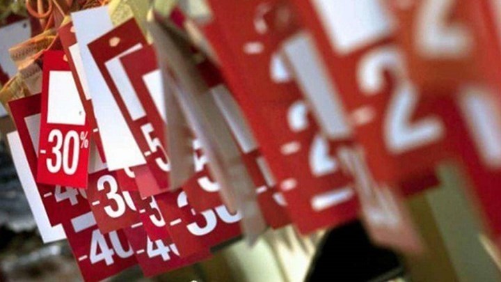 Ενδιάμεσες φθινοπωρινές εκπτώσεις: Πρεμιέρα σήμερα – Τι πρέπει να προσέξουν οι καταναλωτές
