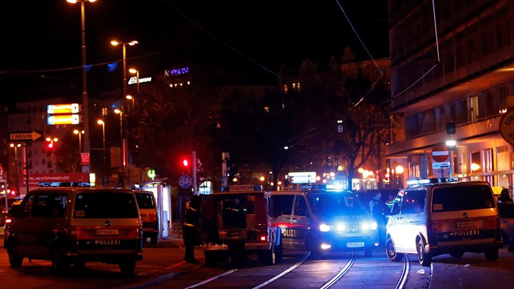 Τρομοκρατική επίθεση στη Βιέννη: 14 συλλήψεις ανακοίνωσε ο υπουργός Εσωτερικών