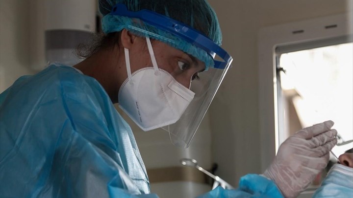 Κορονοϊός: Στα όριά του το ΕΣΥ, κίνδυνος και για νέα lockdowns – Ανησυχία για την Αττική