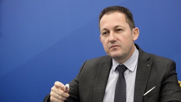 Πέτσας: Για άρση του lockdown θα πρέπει τα ημερήσια κρούσματα να είναι 300-400