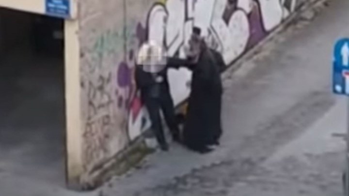 Κοζάνη: Σε αργία τέθηκε ο ιερέας που “συνελήφθη” να χαστουκίζει πολίτη – Τι υποστήριξε ο ίδιος