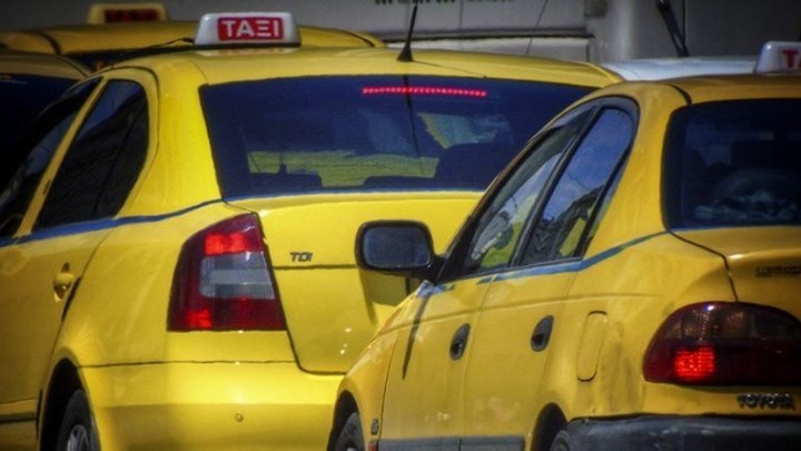 Μετακινήσεις με αυτοκίνητα και ταξί στις “κόκκινες” περιοχές – Σε ποιες περιπτώσεις δεν ισχύουν οι περιορισμοί