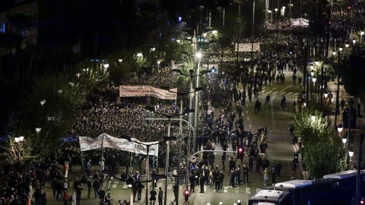 Κορονοϊός: Τη ματαίωση της πορείας του Πολυτεχνείου σκέφτεται η κυβέρνηση – ΒΙΝΤΕΟ