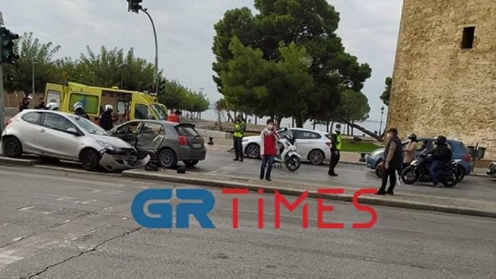 Θεσσαλονίκη: Τρομακτικό τροχαίο μπροστά από τον Λευκό Πύργο – Τέσσερις τραυματίες – ΦΩΤΟ – ΒΙΝΤΕΟ