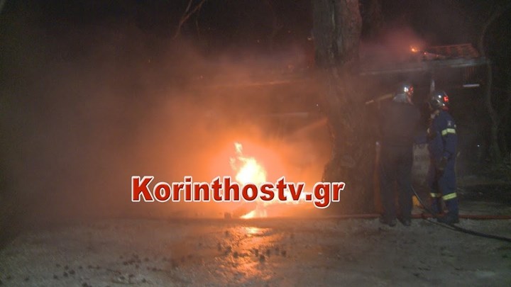 Κεχριές Κορινθίας: Δύο σταθμευμένα αυτοκίνητα τυλίχθηκαν στις φλόγες – ΦΩΤΟ – ΒΙΝΤΕΟ