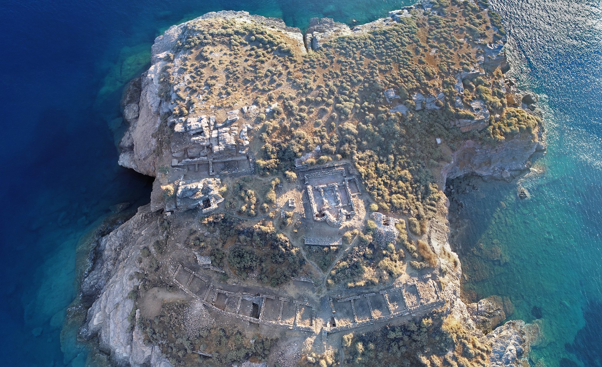 Κύθνος: Εντυπωσιακά ευρήματα από την ανασκαφή στο «Βρυοκαστράκι» – Δείτε τις μοναδικές φωτογραφίες