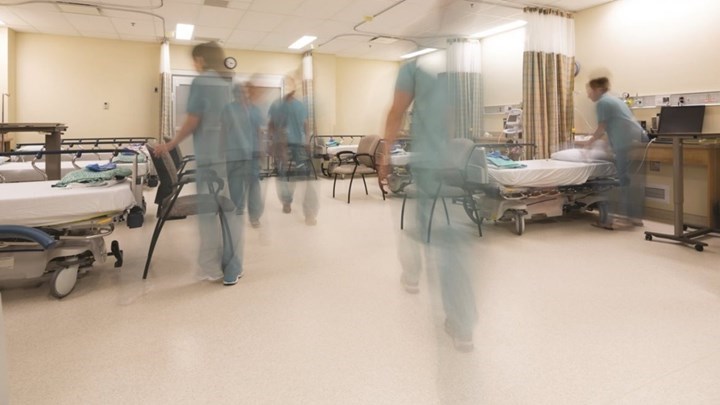 Κορονοϊός: 2.448 νέα κρούσματα, 196 διασωληνωμένοι – Μαγιορκίνης: Οι νεκροί θα αυξηθούν δραματικά