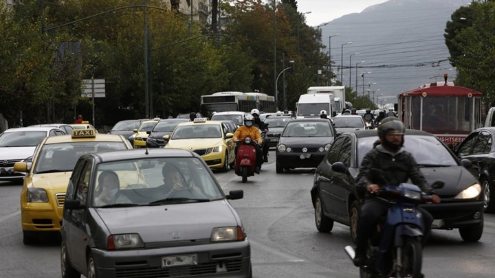 Lockdown: Κυκλοφοριακό “έμφραγμα” στην Αττική – Ρεκόρ στην κίνηση που θύμιζε παραμονή των Χριστουγέννων
