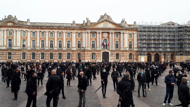 Τουλούζη: Καταστηματάρχες και εργαζόμενοι εξέφρασαν την ανησυχία τους για το 2ο lockdown – ΦΩΤΟ – ΒΙΝΤΕΟ