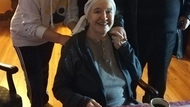 Η Καραγιάννη έσβησε τα κεράκια της με καλούς της φίλους και έλαμπε από χαρά