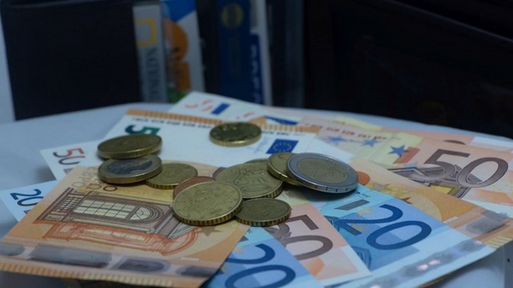 Επίδομα 800 ευρώ: Η διαδικασία για τις αιτήσεις – Οι ημερομηνίες πληρωμών