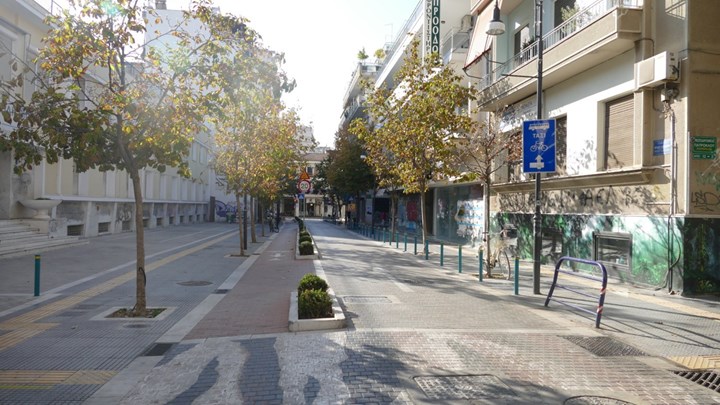 Lockdown: Ερημιά στην Πάτρα – Άδεια η Λάρισα – ΦΩΤΟ