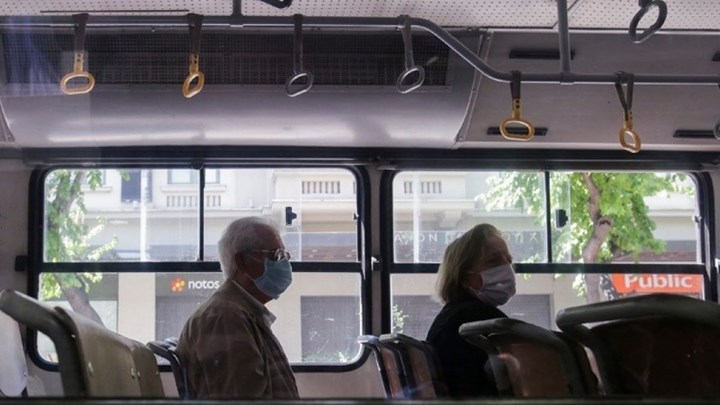 Lockdown: Οι νέοι κανόνες στις μεταφορές – Τι ισχύει για λεωφορεία, ΙΧ, ταξί και πτήσεις