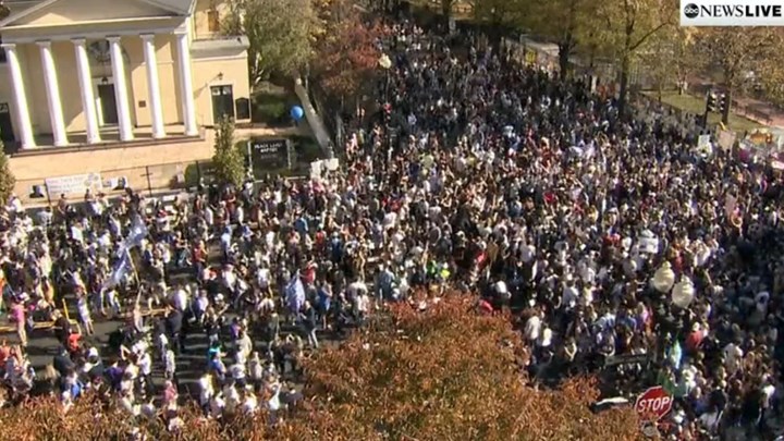 ΔΕΙΤΕ LIVE: Οι υποστηρικτές του Μπάιντεν γιορτάζουν τη νίκη σε μεγάλες πόλεις των ΗΠΑ