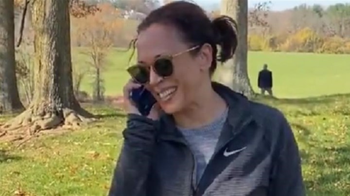 «Τα καταφέραμε Τζο»: Το νικητήριο τηλεφώνημα της Καμάλα Χάρις στον Τζο Μπάιντεν – ΒΙΝΤΕΟ