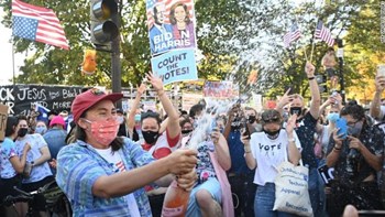 ΗΠΑ: Οι καλλιτέχνες πανηγυρίζουν τη νίκη του Τζο Μπάιντεν και της Κάμαλα Χάρις – BINTEO