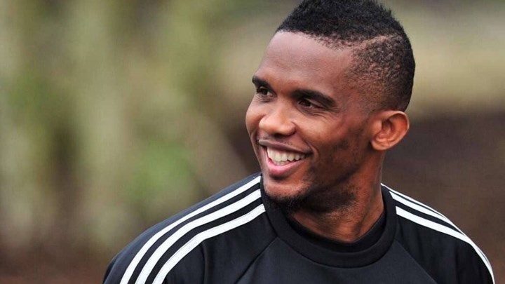 Σοβαρό τροχαίο για τον Σάμουελ Ετό – Σμπαράλια το αυτοκίνητό του – ΦΩΤΟ