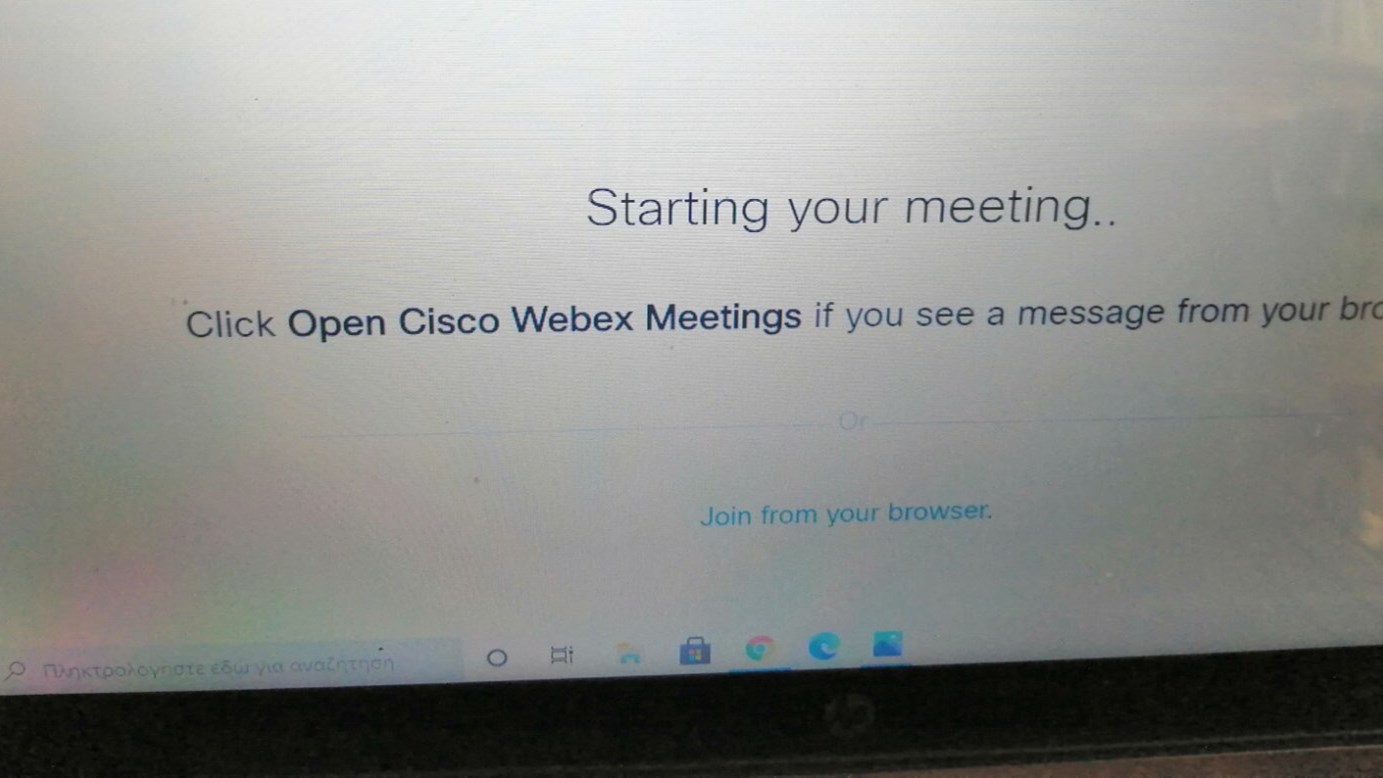 Τηλεκπαίδευση: Τι απαντά το υπουργείο Παιδείας για τα προβλήματα