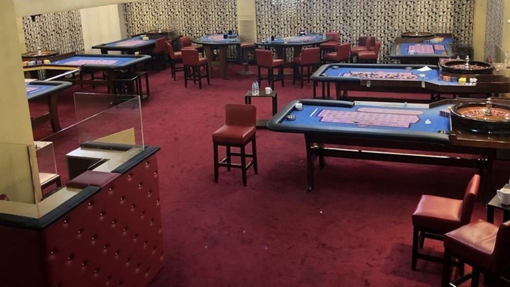 Κορονοϊός-Αθήνα: 67 άτομα παραβίασαν το lockdown για να παίξουν σε παράνομο καζίνο