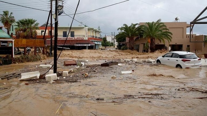 “Βούλιαξε” η Κρήτη – Απεγκλώβισαν έγκυο που ήταν έτοιμη να γεννήσει