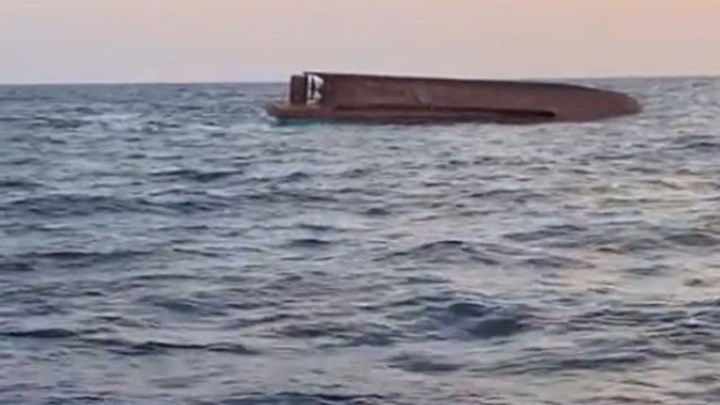 Σύγκρoυση ελληνικού τάνκερ με τουρκικό αλιευτικό: Πέντε αγνοούμενοι – Τα πρώτα πλάνα – ΒΙΝΤΕΟ