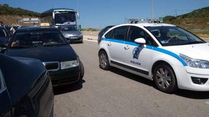 Συναγερμός στο Αίγιο: Άνδρας απειλεί να πέσει από γέφυρα της Ολυμπίας οδού