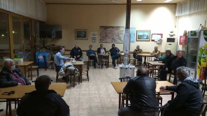 Κορονοϊός: Βουλευτής έκανε περιοδεία και συναντήσεις σε καφενεία εν μέσω πανδημίας – Τι απάντησε ο ίδιος