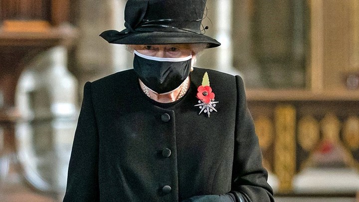 Εμβόλιο Pfizer: Στην ουρά η βασίλισσα και οι γαλαζοαίματοι – Ο Μπόρις Τζόνσον θα πρέπει να περιμένει