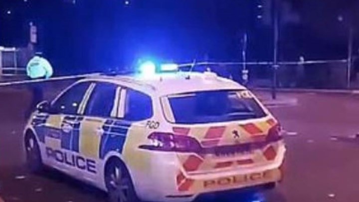 Συναγερμός στο Λονδίνο: Αυτοκίνητο έπεσε σε αστυνομικό τμήμα