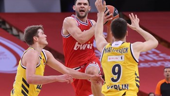 Ολυμπιακός-Άλμπα Βερολίνου 51-44 (30′)