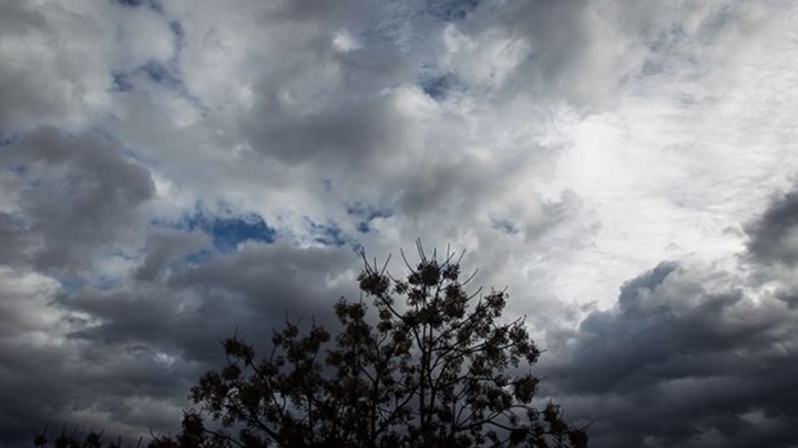 Καιρός: Συννεφιά με τοπικές βροχές – Η αναλυτική πρόγνωση