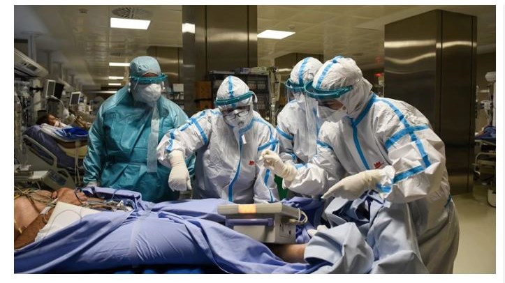 Κορονοϊός: Η μάχη γιατρών και ασθενών μέσα στις ΜΕΘ του Παπανικολάου – Συγκλονιστικές ΦΩΤΟ του Reuters