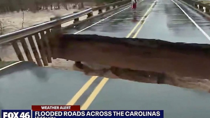 ΗΠΑ: Γέφυρα κατέρρευσε κατά τη διάρκεια ζωντανής σύνδεσης λίγα μόλις μέτρα από τη δημοσιογράφο