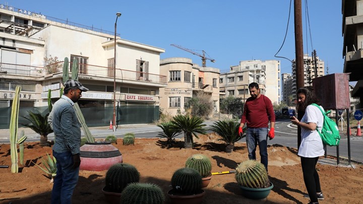 Βαρώσια: Προκλητικό show από Τσαβούσογλου για το “πικνίκ” του Ερντογάν