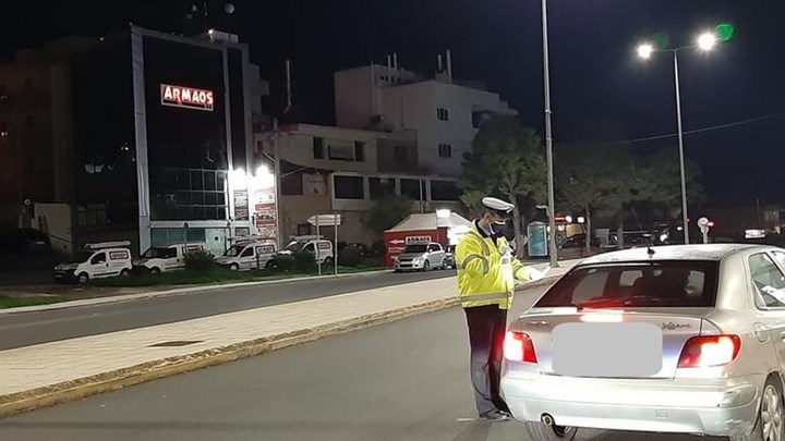 Lockdown: Άδειοι δρόμοι και πλατείες στο Ηράκλειο Κρήτης – Επί ποδός η αστυνομία – ΦΩΤΟ